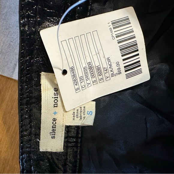 Silence + Noise Urban Outfitters NWT Black Mini Faux Leather Skirt Moto Small - Picture 2 of 5